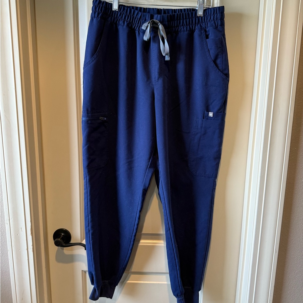 Figs navy scrub set